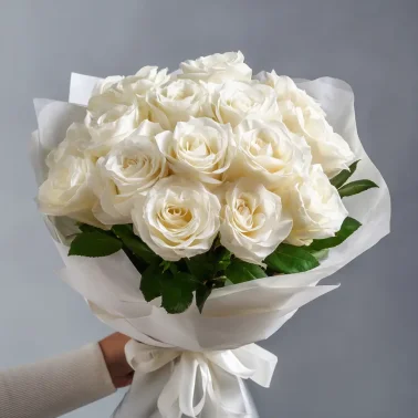Белые розы «Молочная нежность»