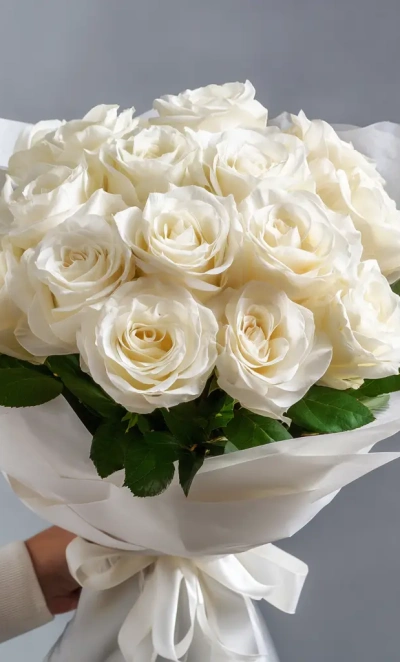 Белые розы «Молочная нежность»