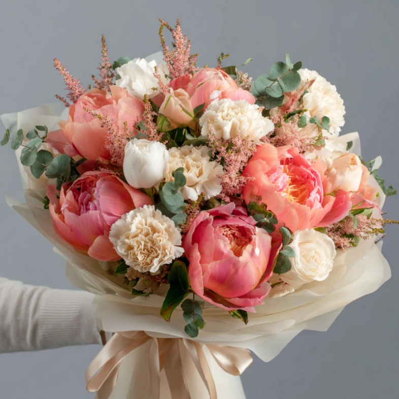 Букет с пионами &laquo;Медовый этюд&raquo;