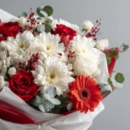 Букет с хризантемами &laquo;Праздничное сияние&raquo; 1