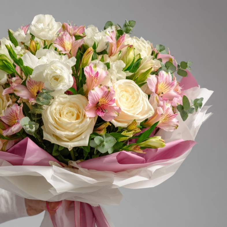 Букет с эустомами &laquo;Пыльца нежности&raquo;