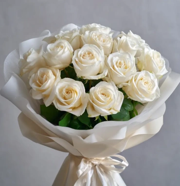 15 белых эквадорских роз 50 см