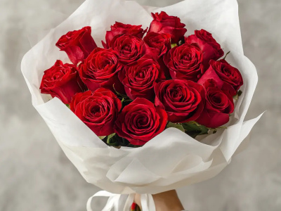 15 красных российских роз 60 см