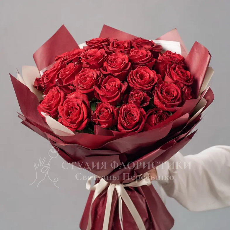 Красные розы &laquo;Искры страсти&raquo;
