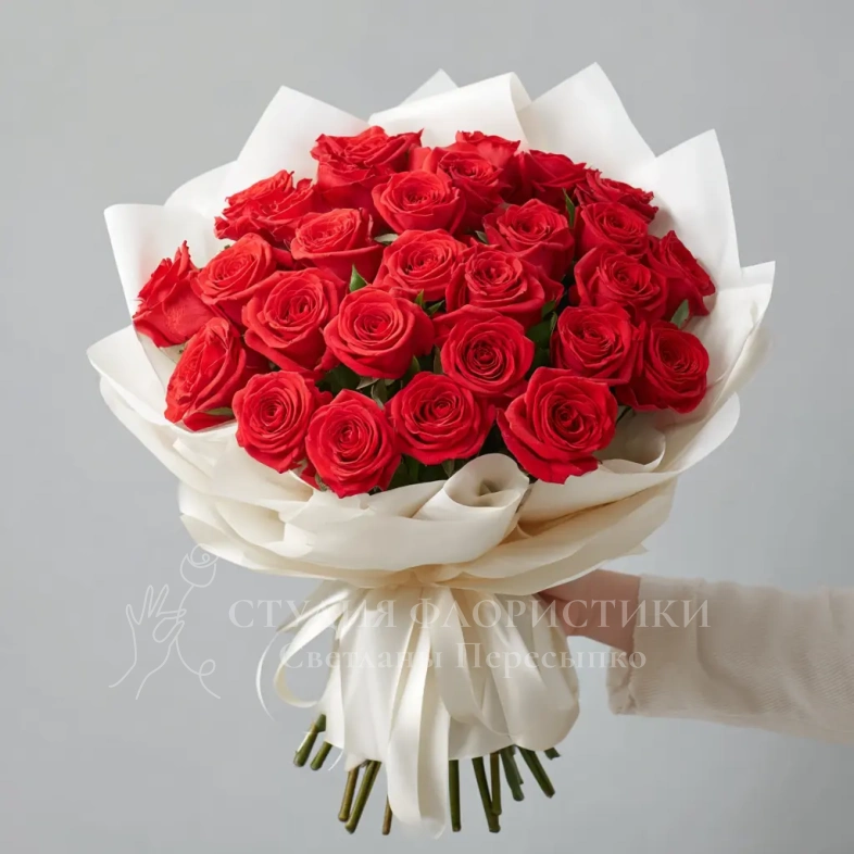 Красные розы &laquo;Огненное сердце&raquo;