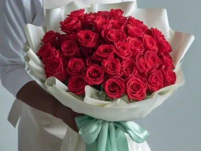 Красные розы «Пылающий комплимент»